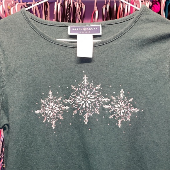 Karen Scott Petites long sleeve green shirt with fancy design winter snow flakes - Picture 3 of 7